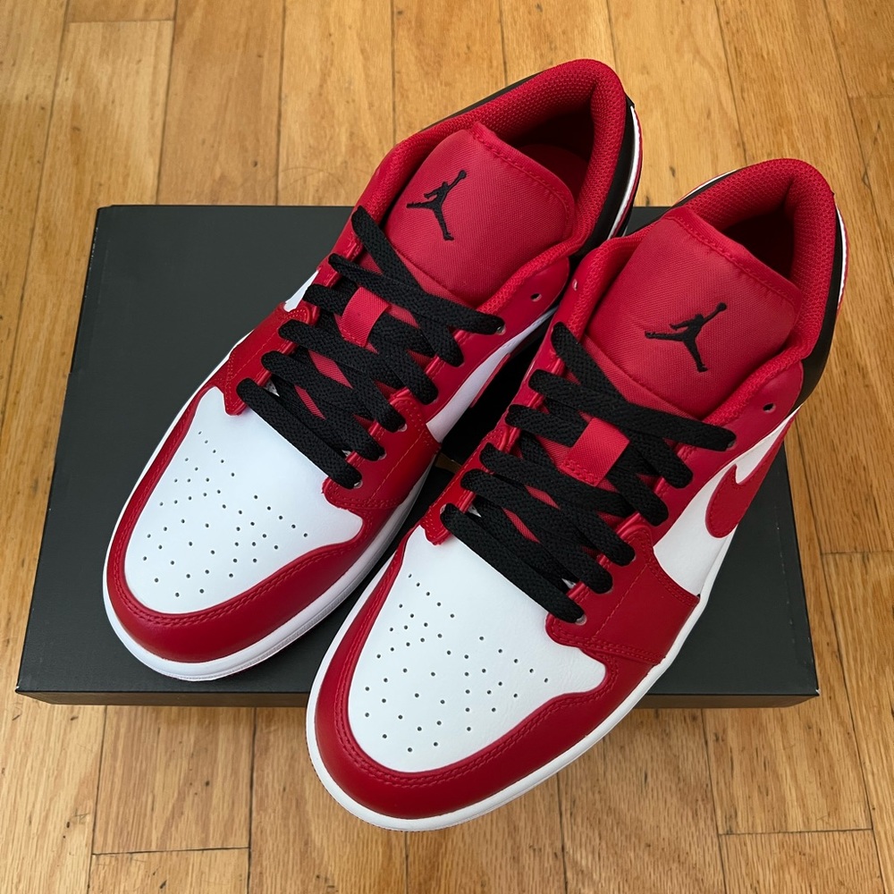 Air Jordan 1 Low. White, Black, Gym Red. Size 9.